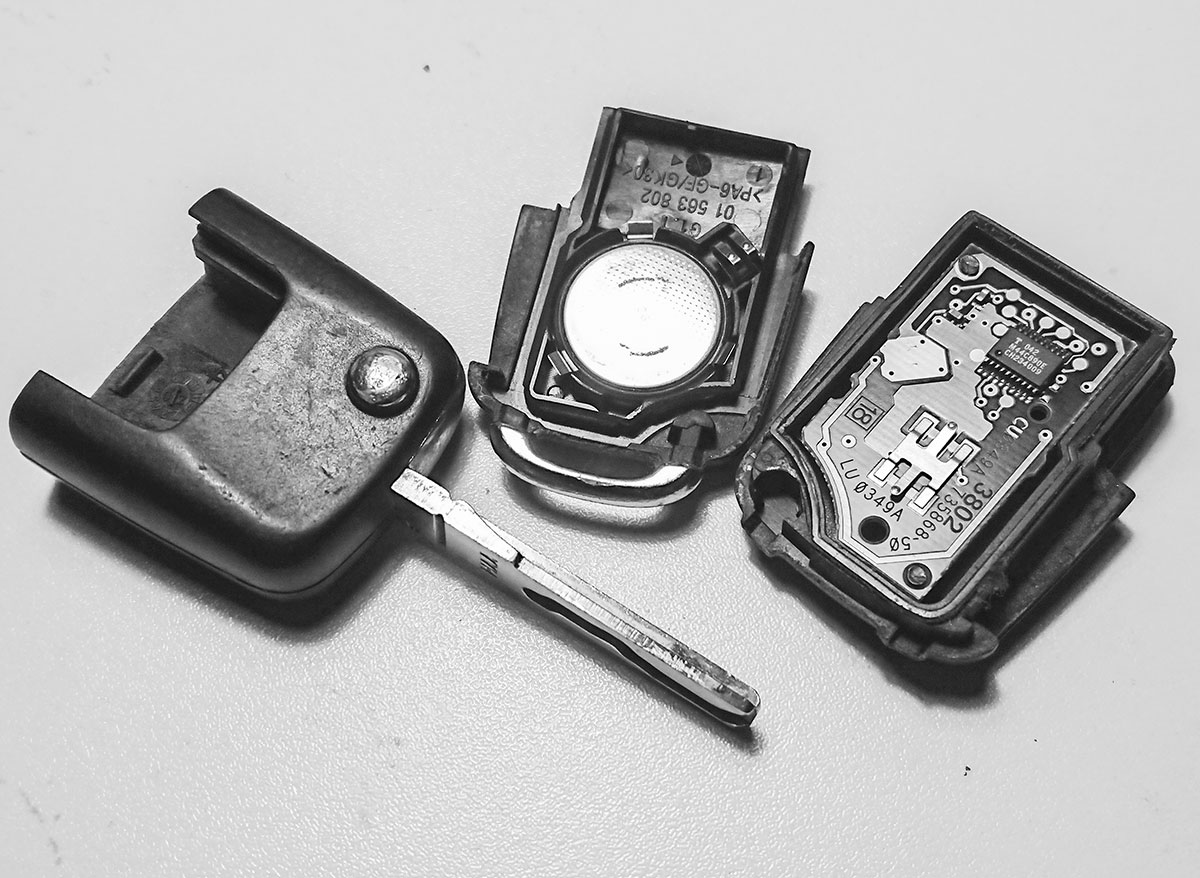 VW Schlüssel Batterie wechseln + Umbau auf R Logo und Notschlüssel  entriegeln
