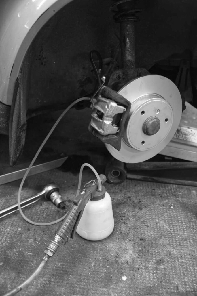 Bremse entlüften / saugen | AUTOSCHRAUBER.DE