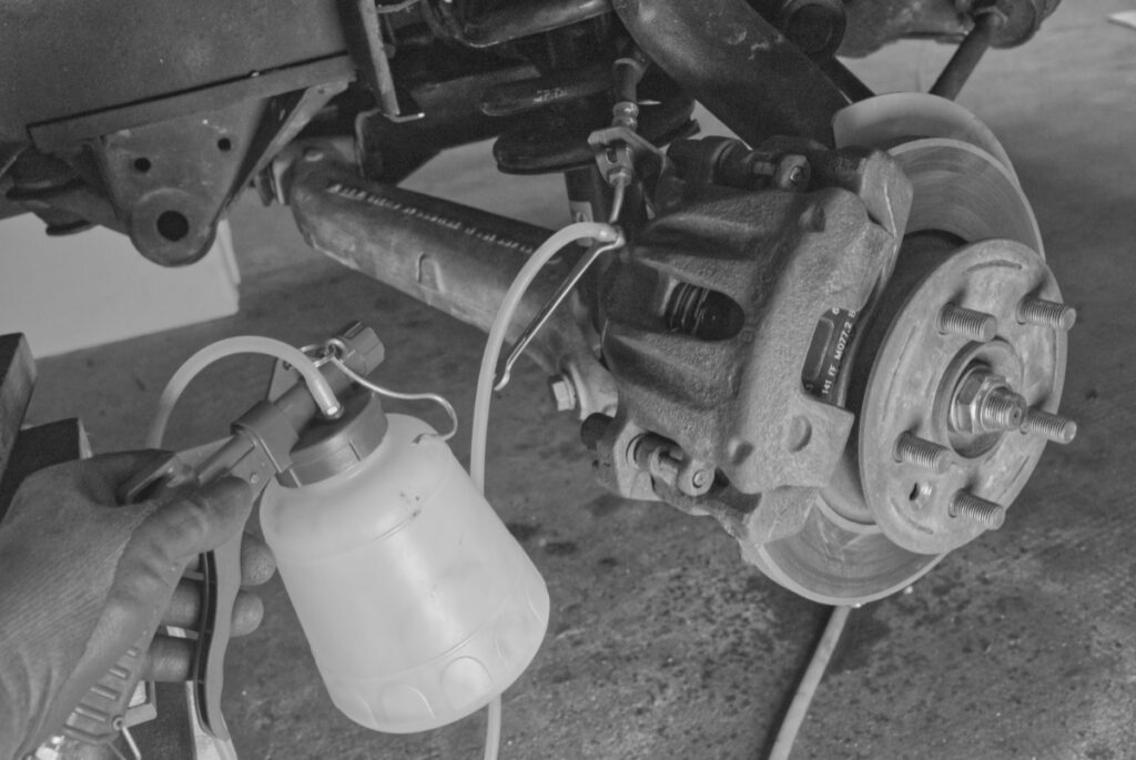 Bremse entlüften / saugen | AUTOSCHRAUBER.DE